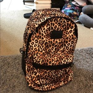 VS PINK CAMPUS CHEETAH BACKPACK